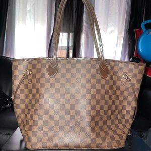 SOLD Louis Vuitton Neverfull MM